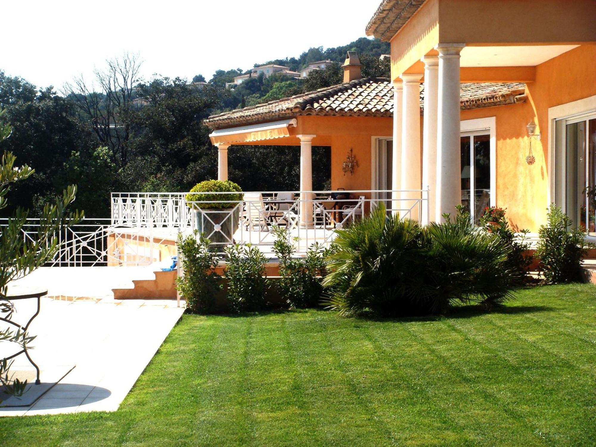 La Tarentane Hotel Grimaud Exterior photo