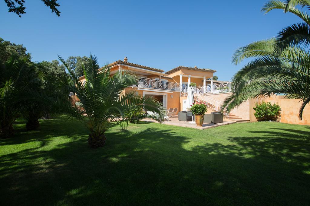 La Tarentane Hotel Grimaud Exterior photo