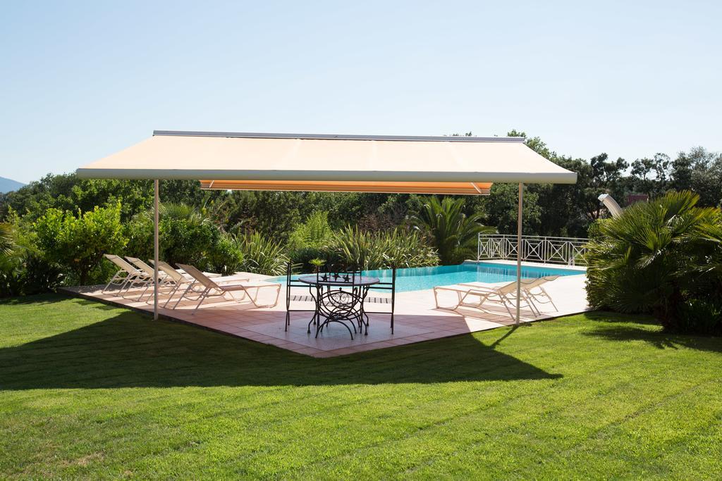 La Tarentane Hotel Grimaud Exterior photo