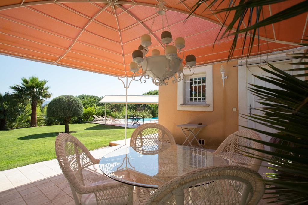 La Tarentane Hotel Grimaud Room photo
